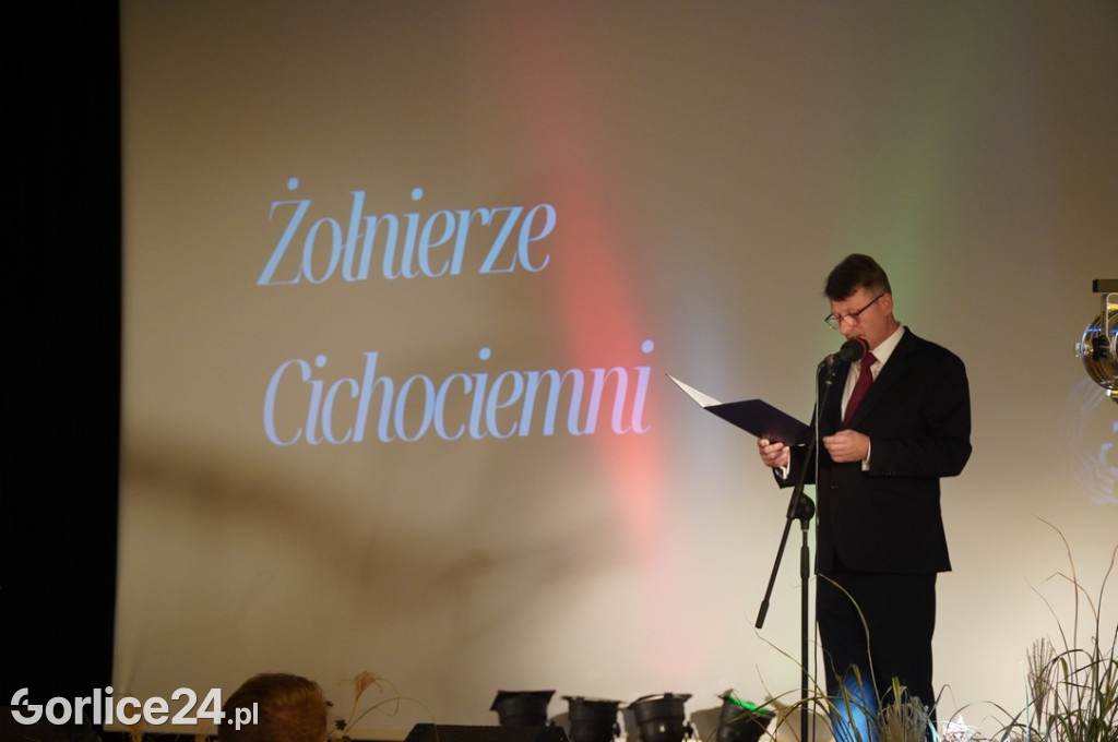 Uroczyste odsłonięcie tablicy Cichociemnych w Kromerze