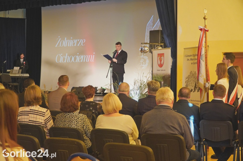 Uroczyste odsłonięcie tablicy Cichociemnych w Kromerze