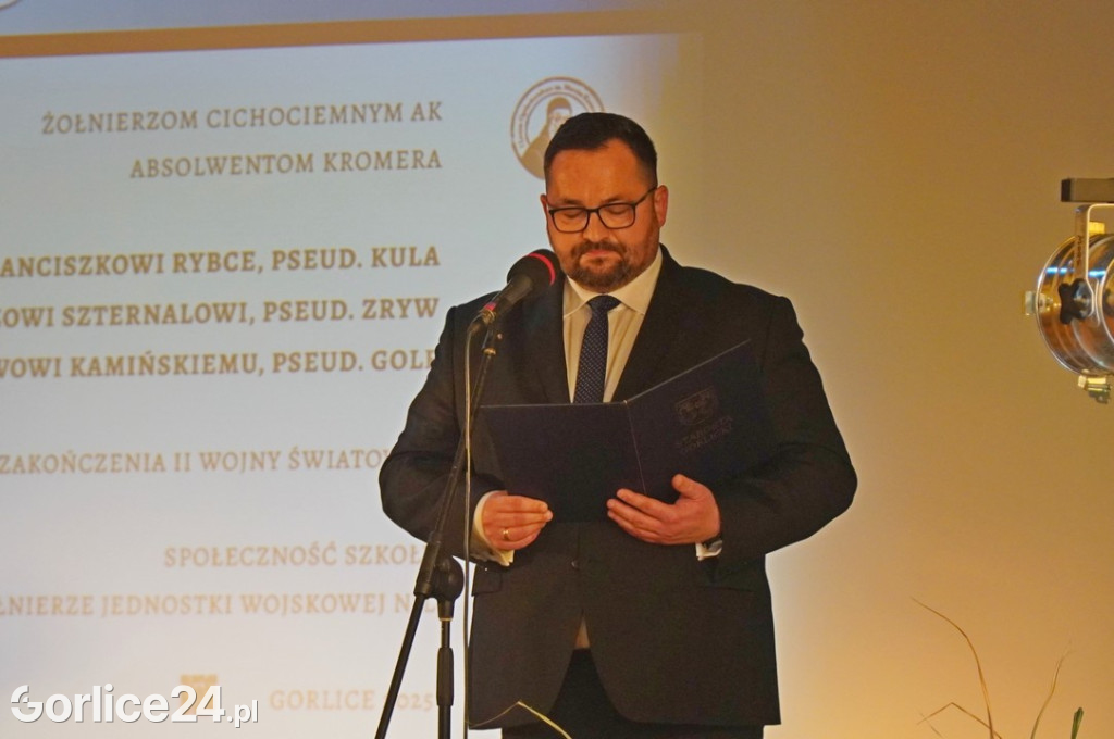Uroczyste odsłonięcie tablicy Cichociemnych w Kromerze