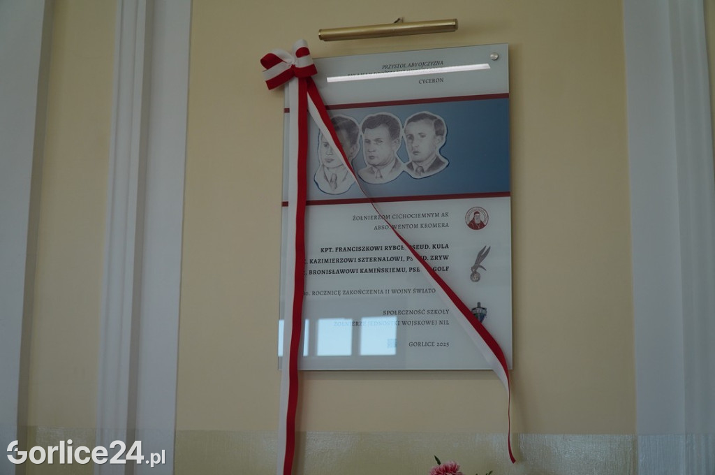 Uroczyste odsłonięcie tablicy Cichociemnych w Kromerze