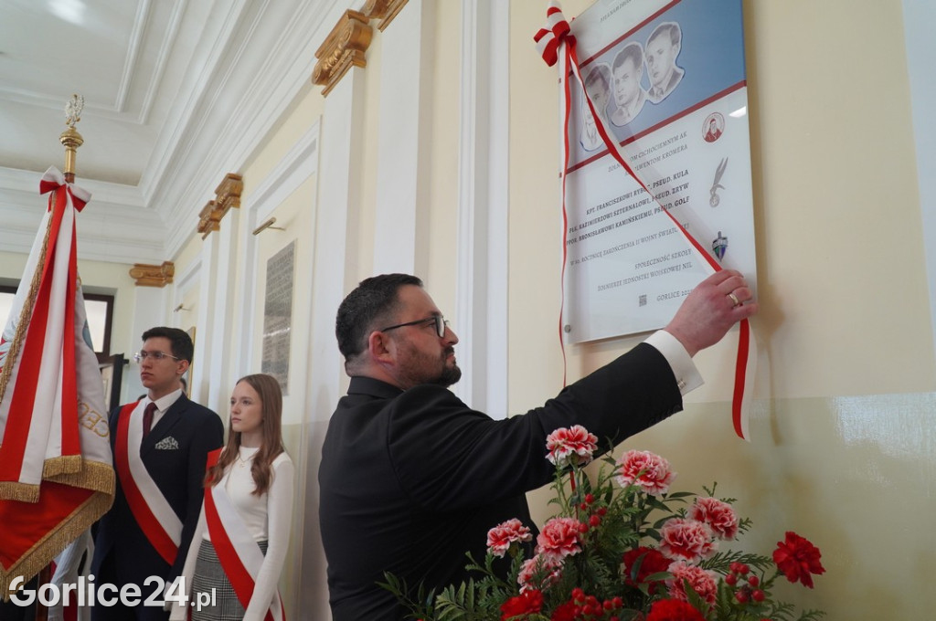 Uroczyste odsłonięcie tablicy Cichociemnych w Kromerze