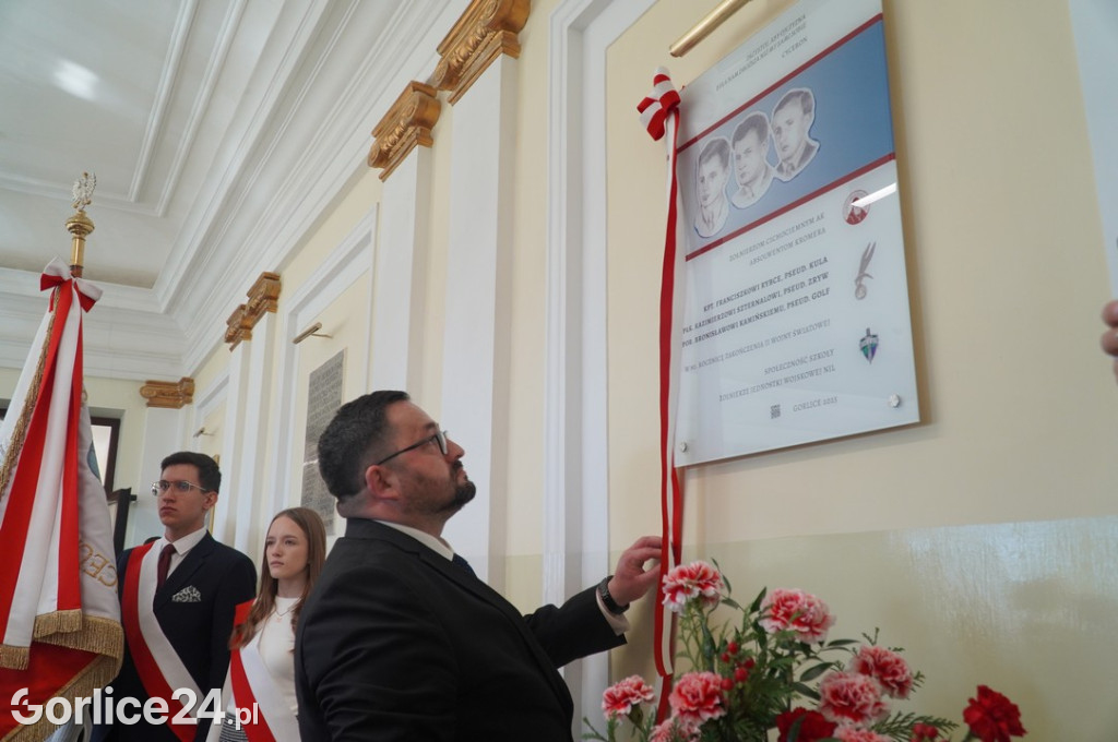 Uroczyste odsłonięcie tablicy Cichociemnych w Kromerze
