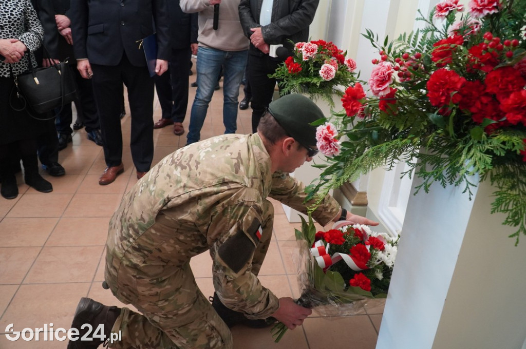 Uroczyste odsłonięcie tablicy Cichociemnych w Kromerze