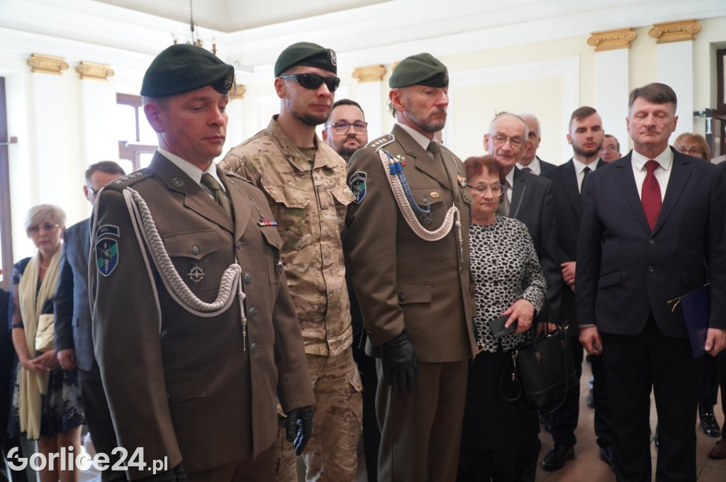 Uroczyste odsłonięcie tablicy Cichociemnych w Kromerze