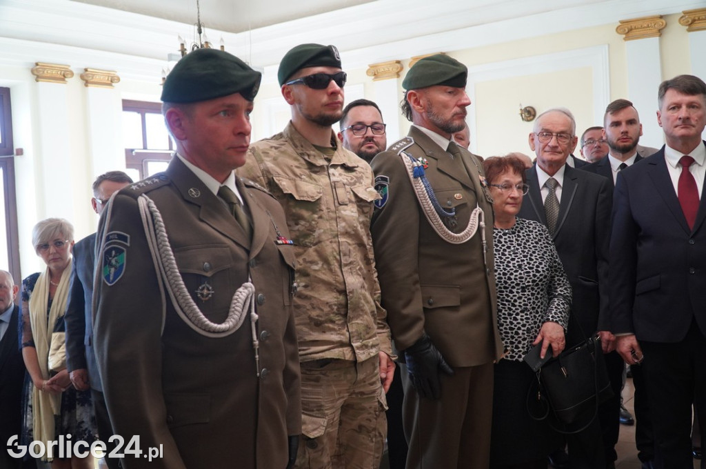 Uroczyste odsłonięcie tablicy Cichociemnych w Kromerze