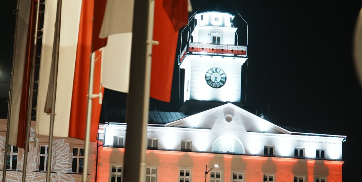 Biało-czerwony Ratusz w Gorlicach 2025