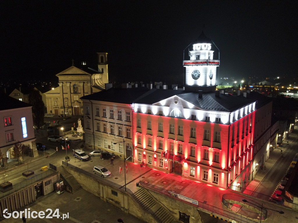 Biało-czerwony Ratusz w Gorlicach 2025