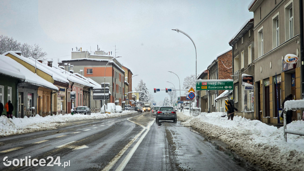 Zaśnieżone drogi w Gorlicach (22.11.2025)