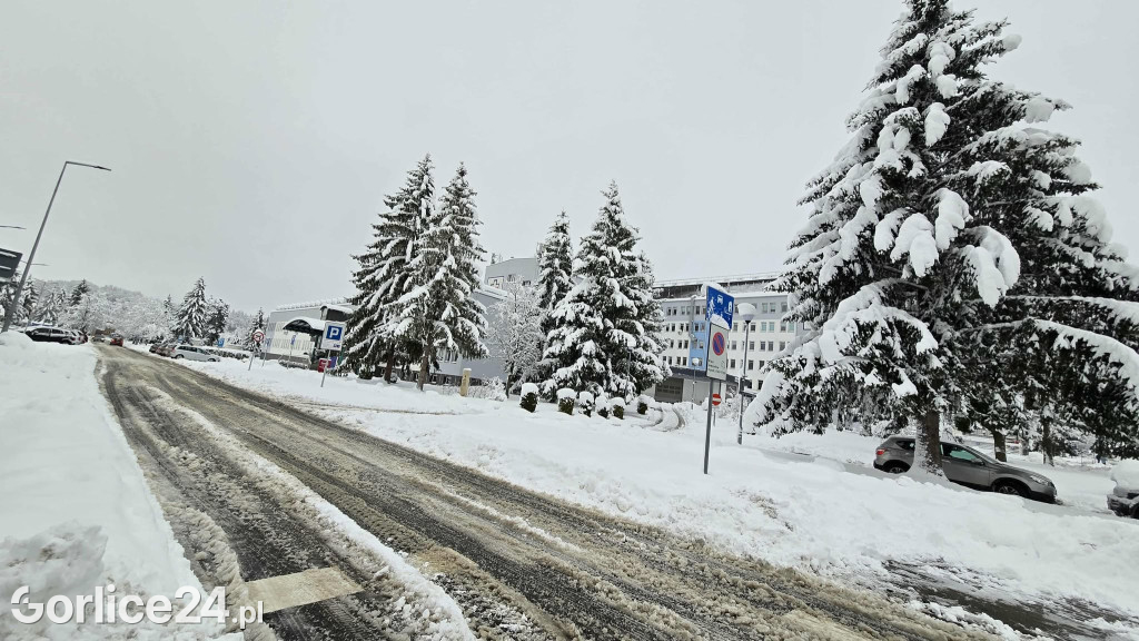 Zaśnieżone drogi w Gorlicach (23.11.2025)