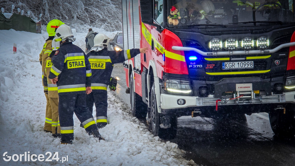Gorlice. Akcje strażaków usuwania skutków śnieżycy (23.11.)