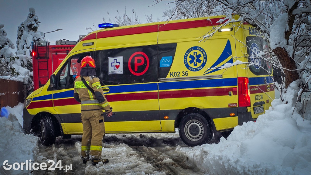 Gorlice. Akcje strażaków usuwania skutków śnieżycy (23.11.)