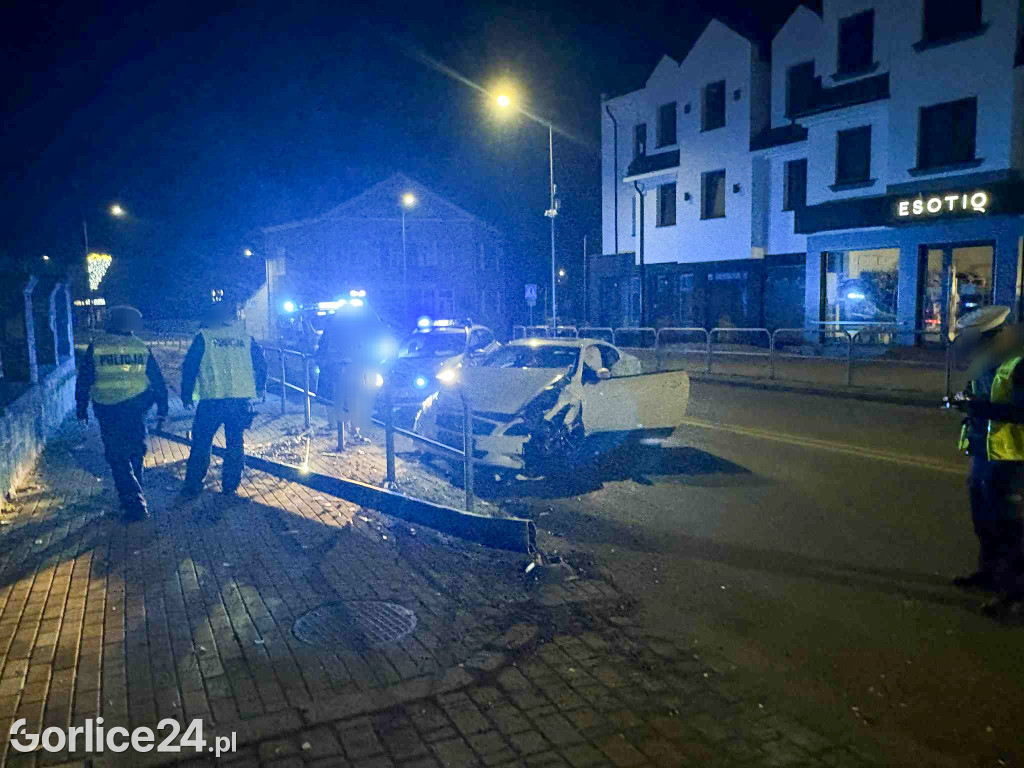 Rozbity samochód na ul. Legionów (18.12.)