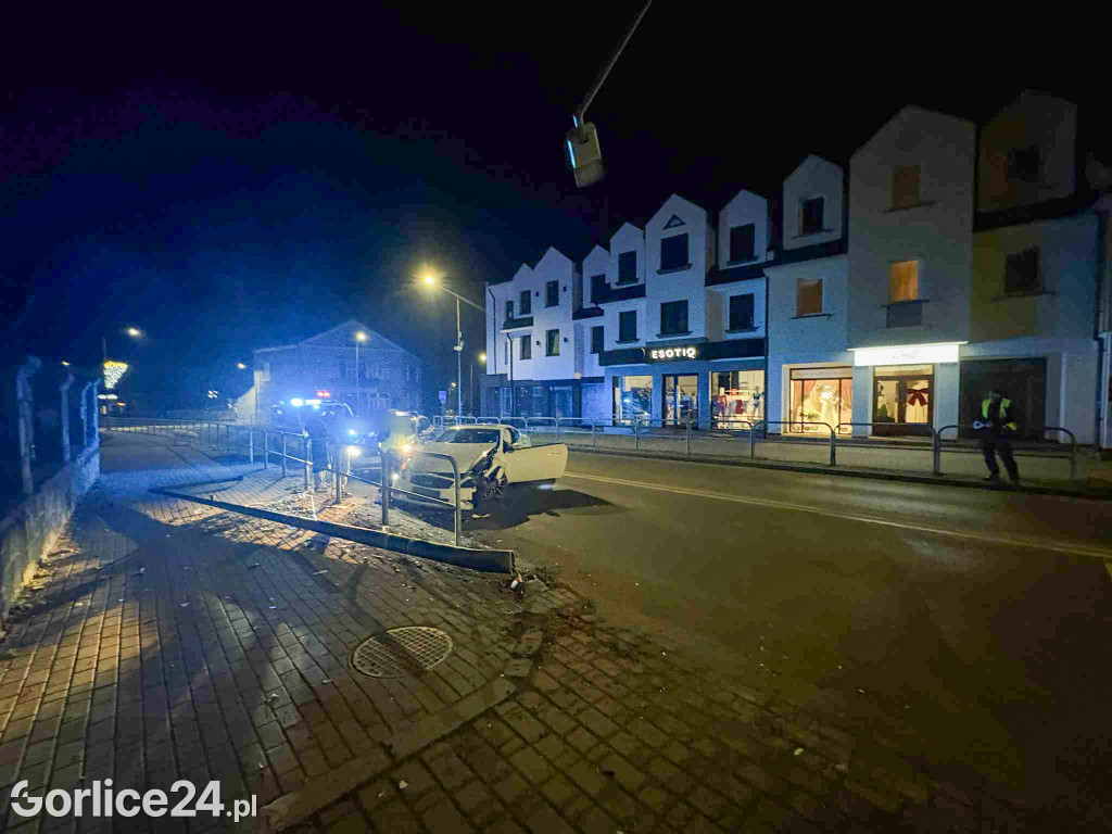 Rozbity samochód na ul. Legionów (18.12.)