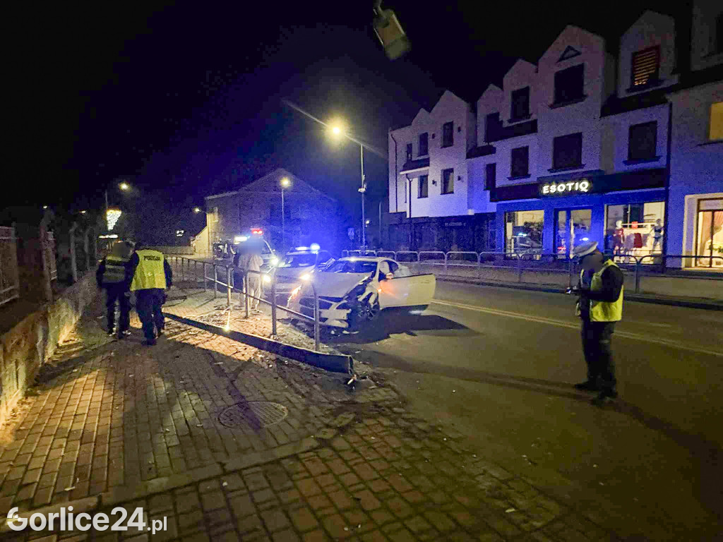 Rozbity samochód na ul. Legionów (18.12.)