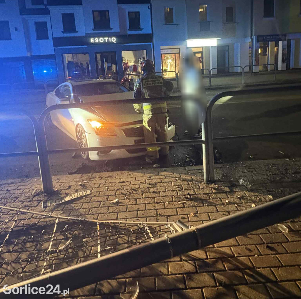 Rozbity samochód na ul. Legionów (18.12.)