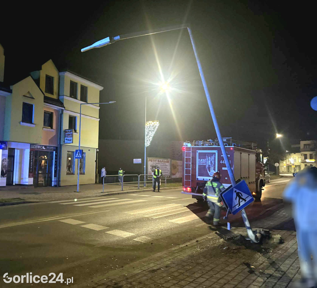 Rozbity samochód na ul. Legionów (18.12.)