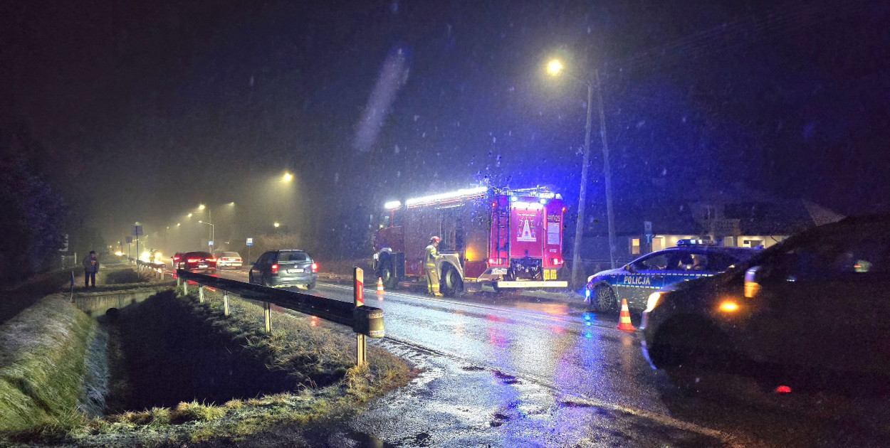 Zdarzenie drogowe na DK28 w Ropicy Polskiej (23.12.)