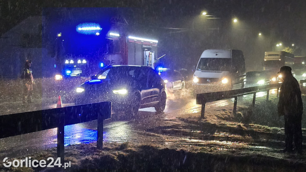 Zdarzenie drogowe na DK28 w Ropicy Polskiej (23.12.)