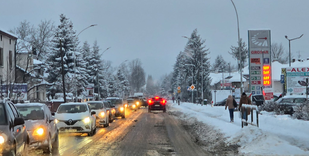 Trudne warunki na drogach powiatu gorlickiego (07.01)
