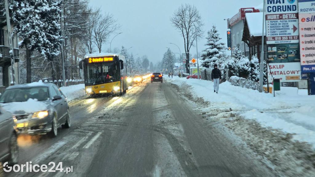 Trudne warunki na drogach powiatu gorlickiego (07.01)