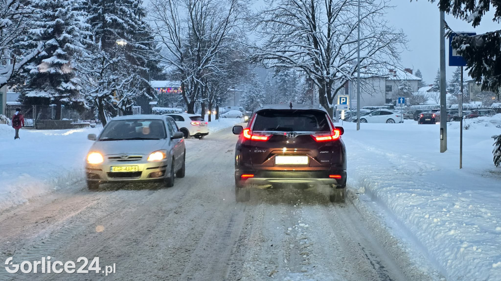 Trudne warunki na drogach powiatu gorlickiego (07.01)