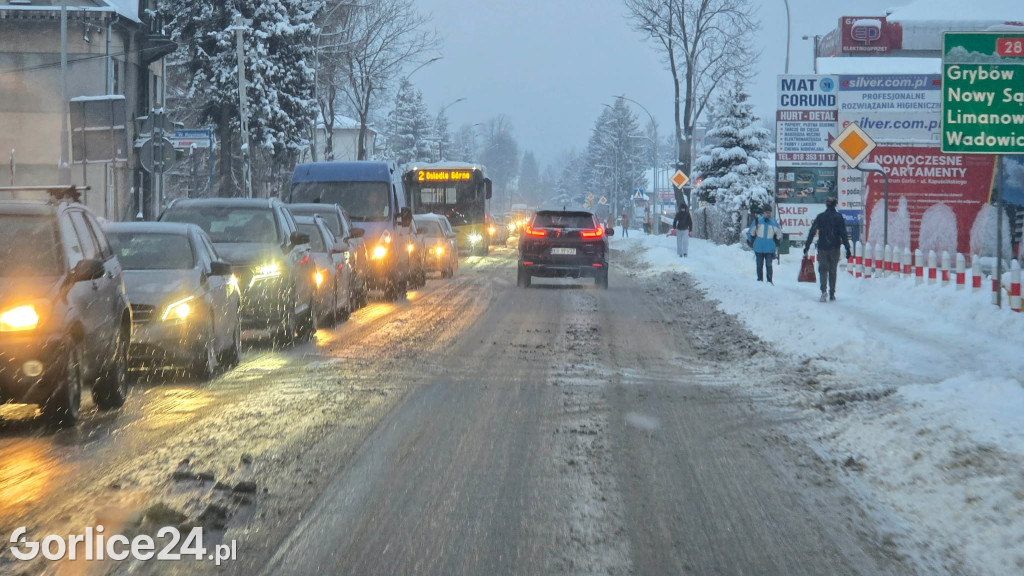 Trudne warunki na drogach powiatu gorlickiego (07.01)