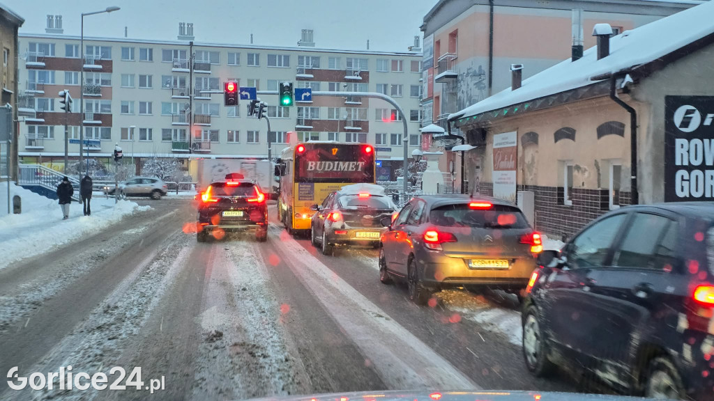 Trudne warunki na drogach powiatu gorlickiego (07.01)