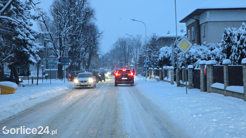 Trudne warunki na drogach powiatu gorlickiego (07.01)