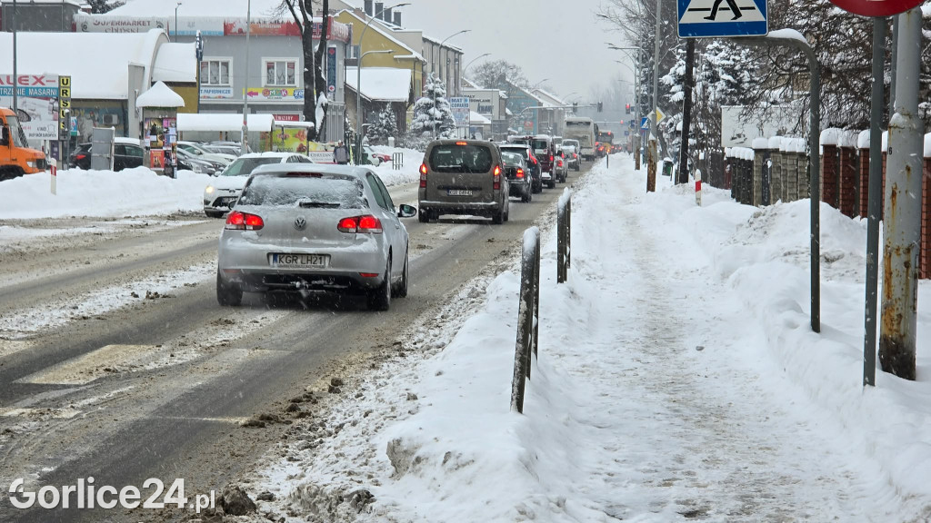 Kolejny dzień intensywnych opadów śniegu (08.01)