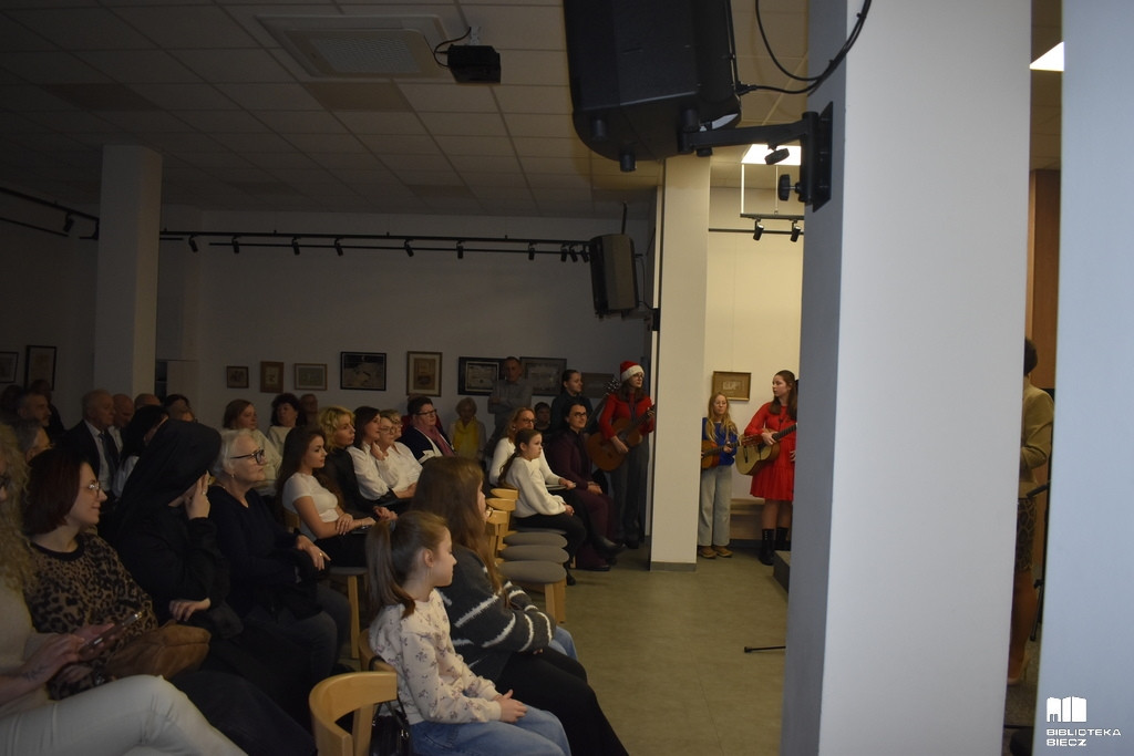 „Kolędy między książkami” w Bibliotece Biecz