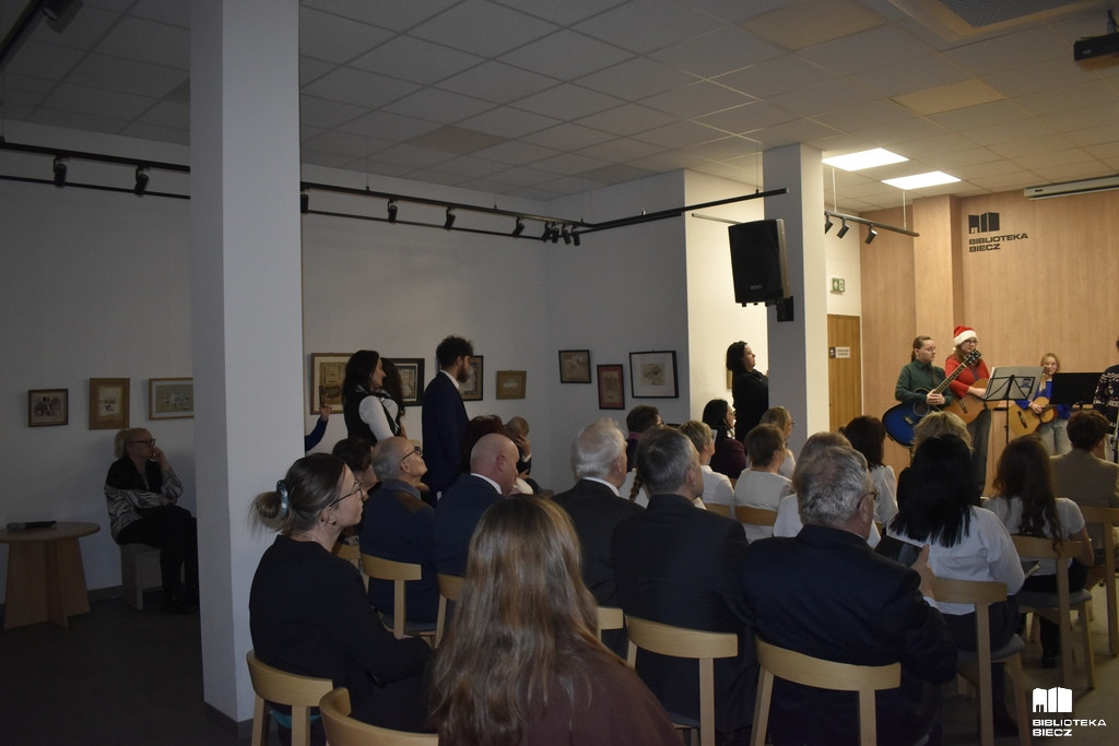 „Kolędy między książkami” w Bibliotece Biecz