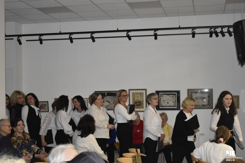 „Kolędy między książkami” w Bibliotece Biecz