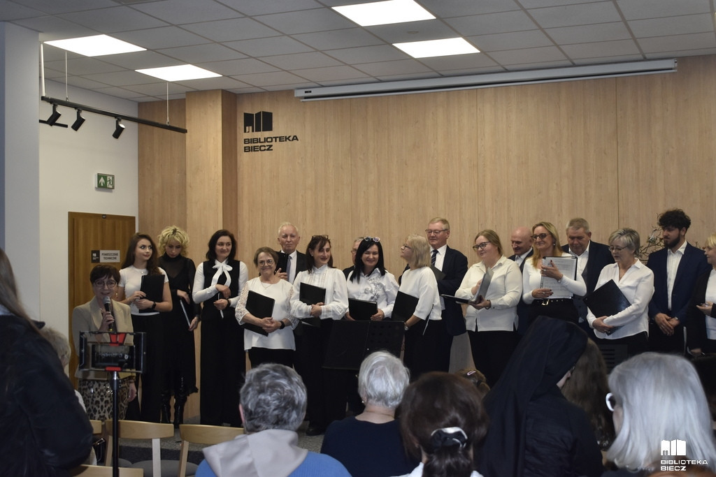 „Kolędy między książkami” w Bibliotece Biecz