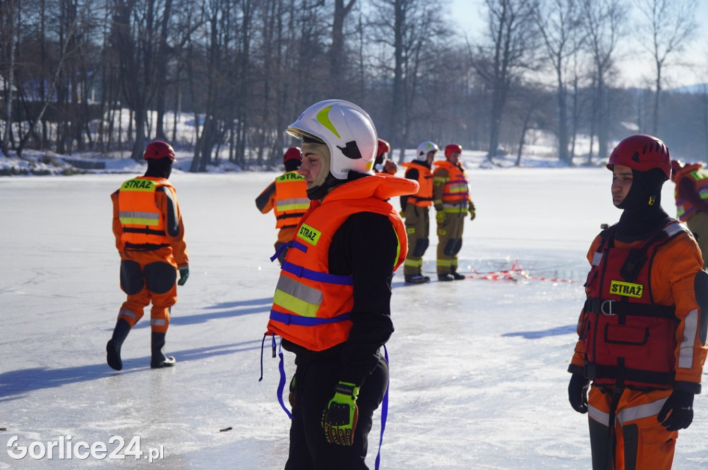 Ćwiczenia strażaków na lodzie (21.01.2026)