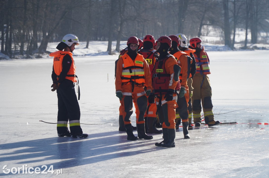 Ćwiczenia strażaków na lodzie (21.01.2026)