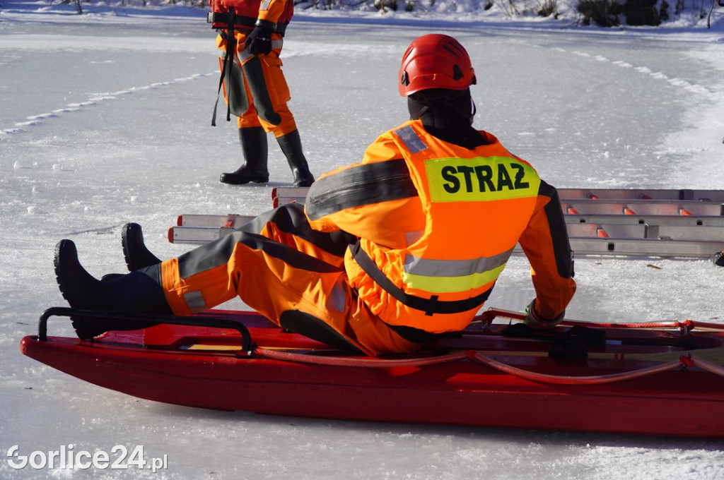 Ćwiczenia strażaków na lodzie (21.01.2026)