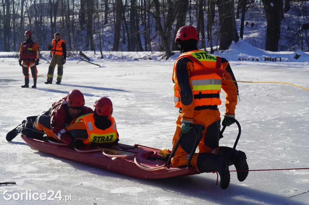 Ćwiczenia strażaków na lodzie (21.01.2026)