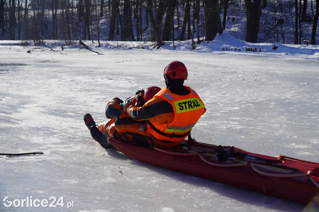 Ćwiczenia strażaków na lodzie (21.01.2026)