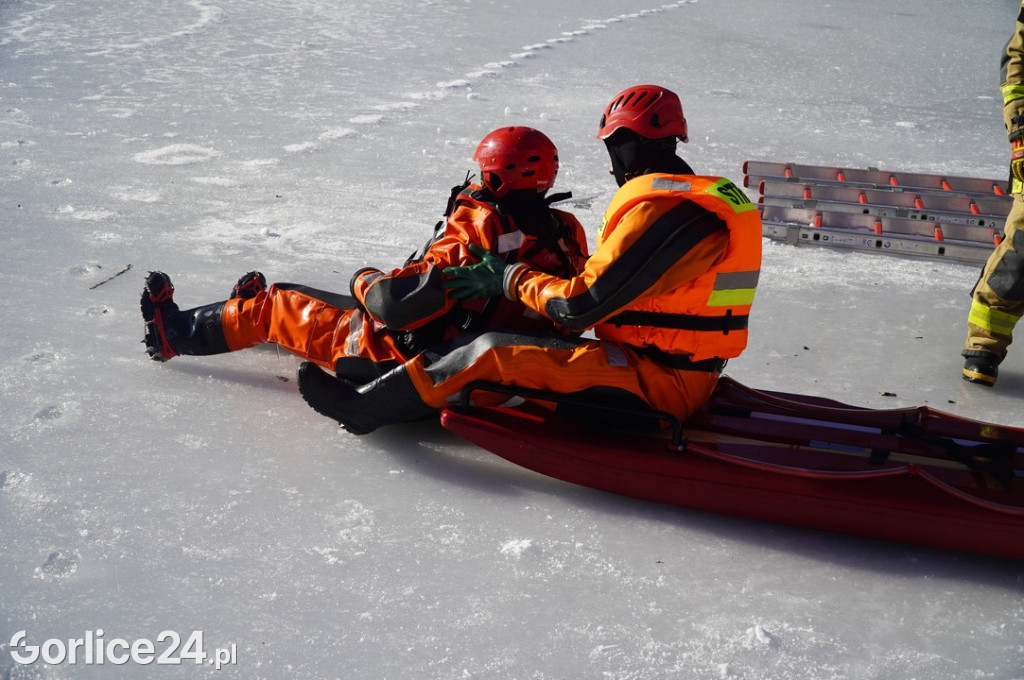 Ćwiczenia strażaków na lodzie (21.01.2026)