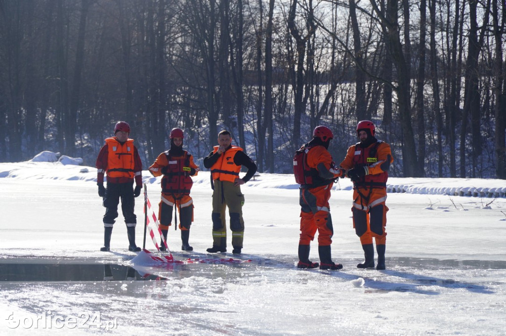 Ćwiczenia strażaków na lodzie (21.01.2026)