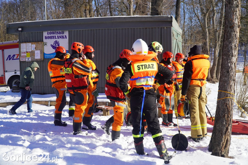 Ćwiczenia strażaków na lodzie (21.01.2026)