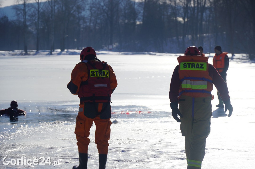 Ćwiczenia strażaków na lodzie (21.01.2026)