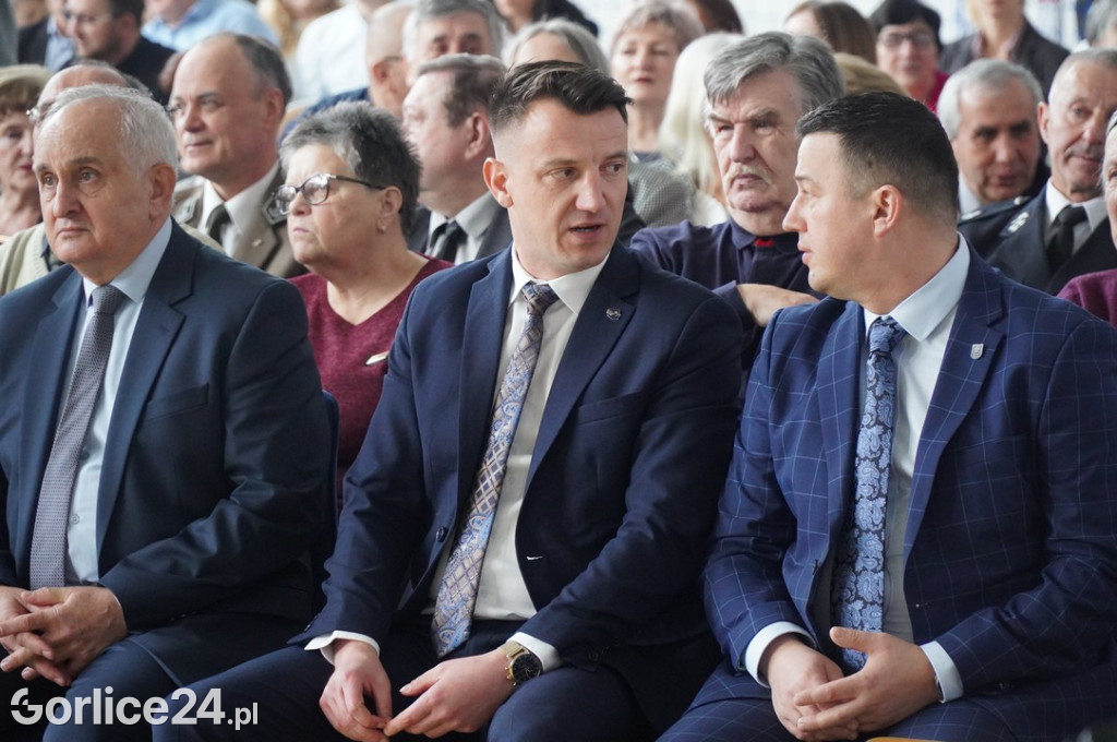 Uroczyste otwarcie hali w Łosiu
