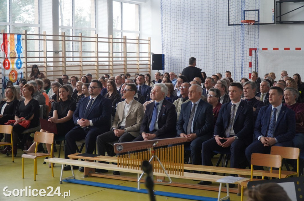 Uroczyste otwarcie hali w Łosiu