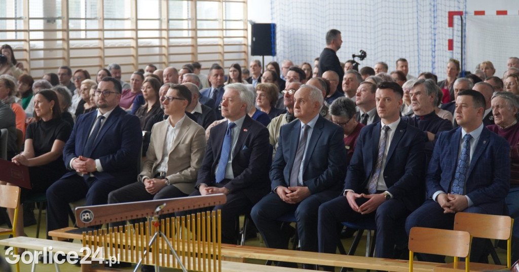 Uroczyste otwarcie hali w Łosiu