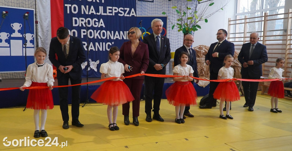 Uroczyste otwarcie hali w Łosiu