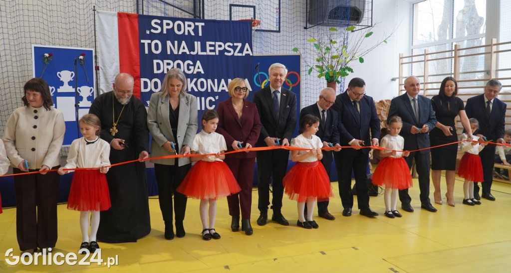 Uroczyste otwarcie hali w Łosiu