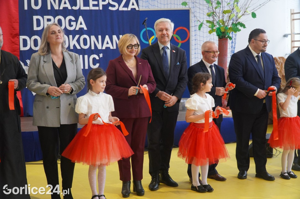 Uroczyste otwarcie hali w Łosiu