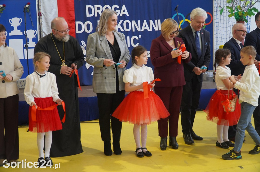 Uroczyste otwarcie hali w Łosiu