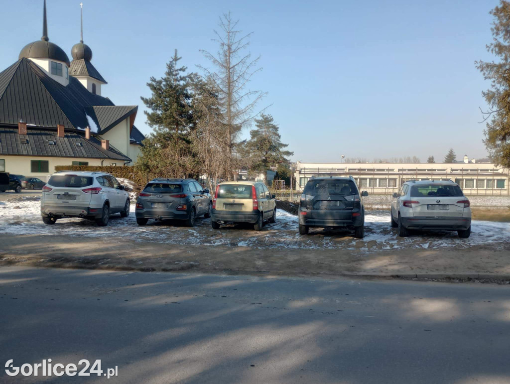 Parking przy szpitalu w Gorlicach